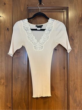 BCBGMaxAzria Cream Ribbed V-Neck Top with Lace Appliqué